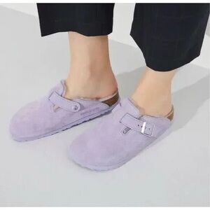 BNIB Birkenstock Boston Shearling clogs in sold out Purple Fog! 💜